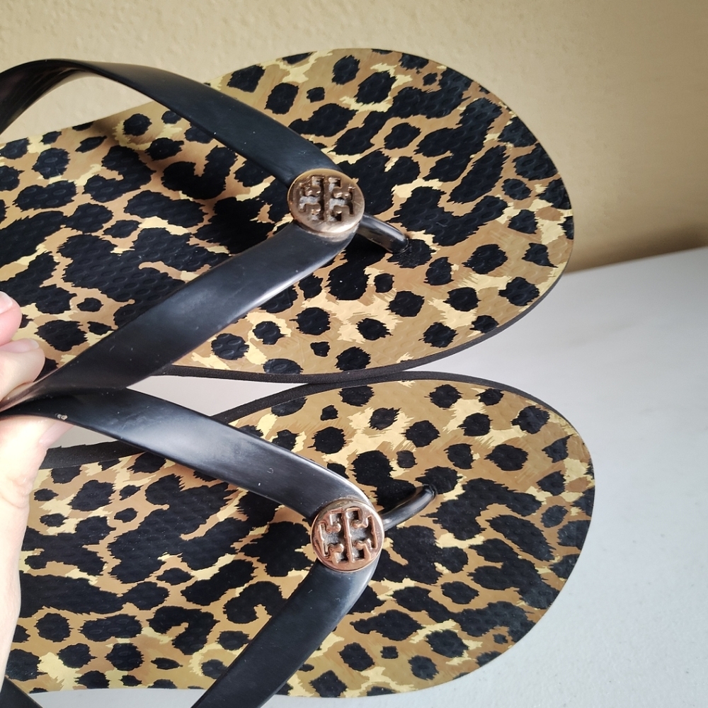 Tory Burch Women's Animal Print Monogram Thong Sandals Flip Flops Sz 9-Beach - Picture 5 of 8